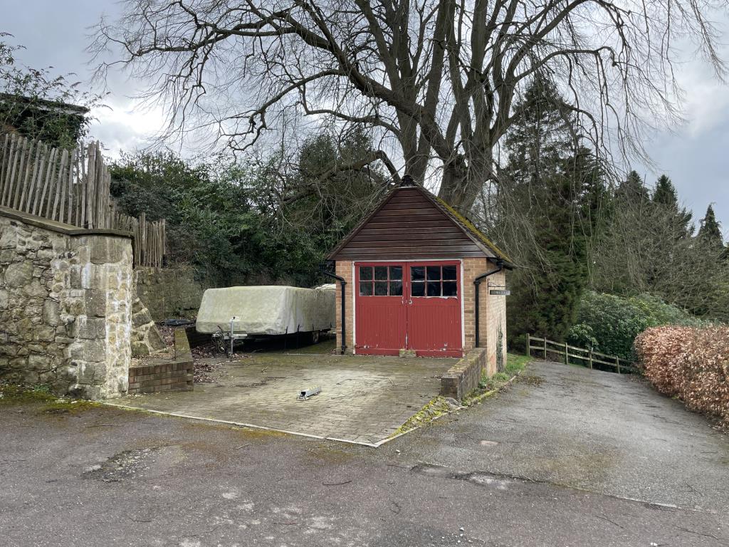 Lot: 42 - DETACHED GARAGE AND PARKING CLOSE TO TOWN CENTRE - view of garage with parking close to town centre
